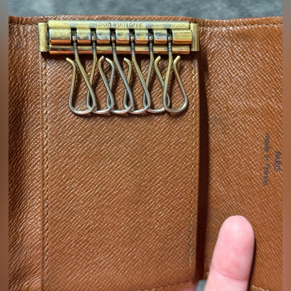 Louis Vuitton 6 ring key holder - Picture 7 of 10